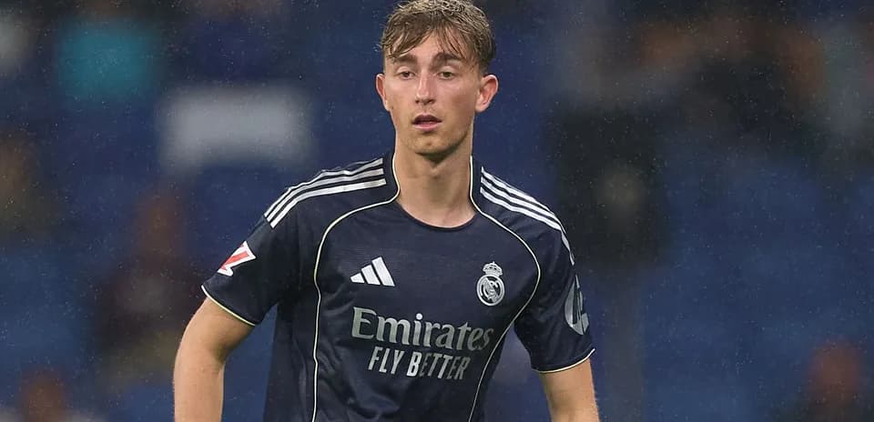 Jugador de Real Madrid en el campo durante partido