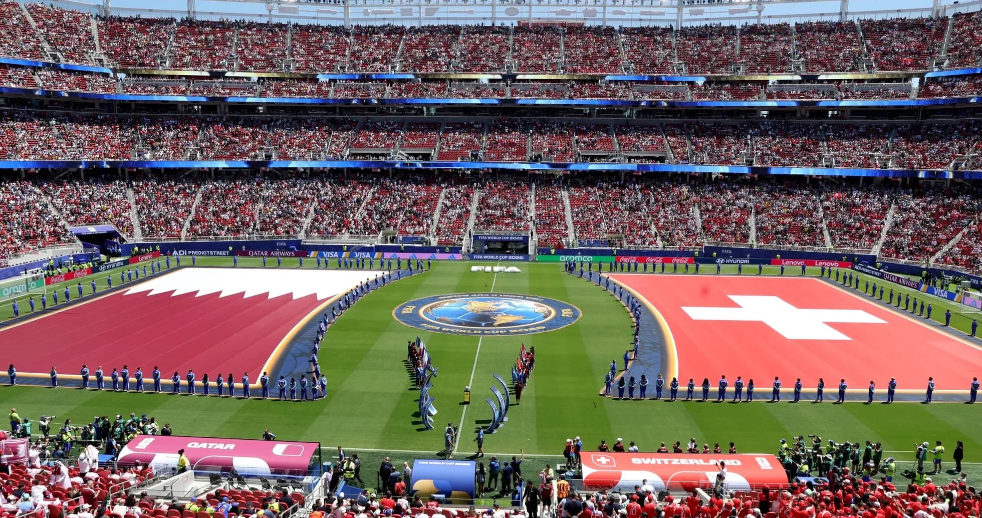 Ceremonia previa al partido entre Catar y Suiza