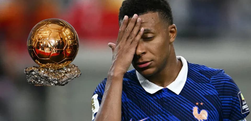 Jugador de Francia con el Balón de Oro en fondo