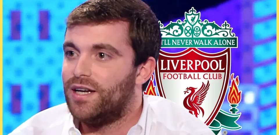 Persona hablando sobre Liverpool FC en programa de televisión
