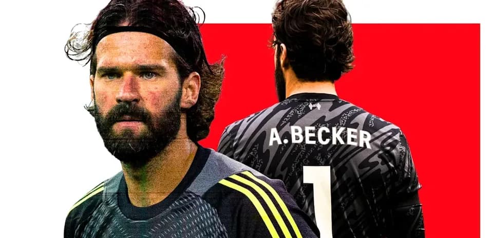 Portero de Liverpool en uniforme con número 1