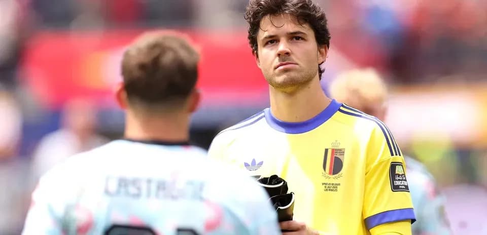 Jugador belga con camiseta amarilla durante el partido