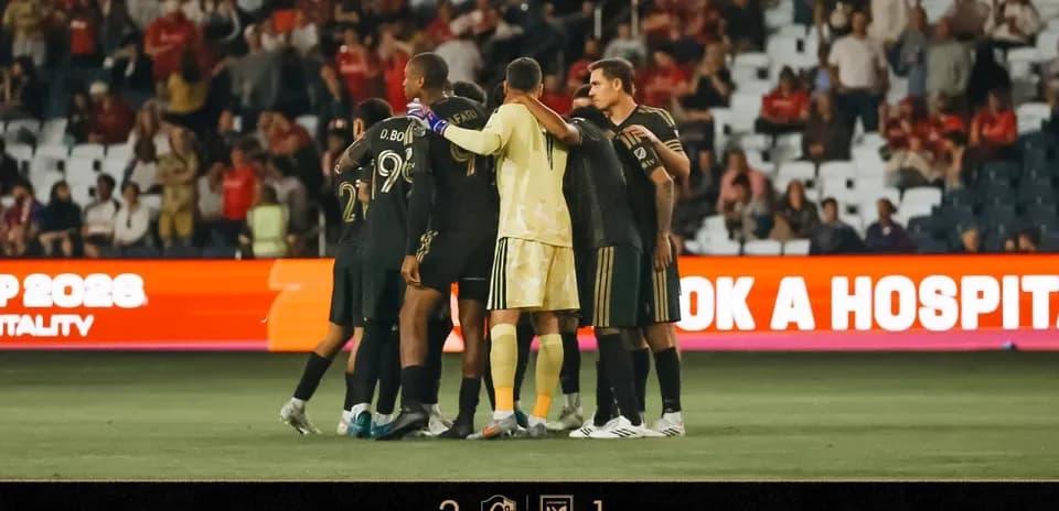 Los jugadores de LAFC celebrando un gol