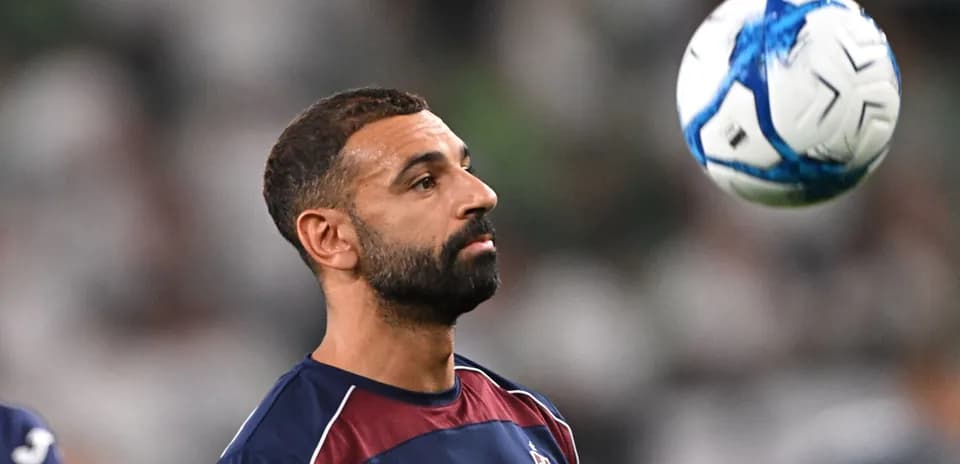 Jugador controlando un balón durante el entrenamiento
