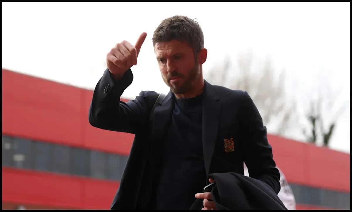 Entrenador saludando con el pulgar hacia arriba
