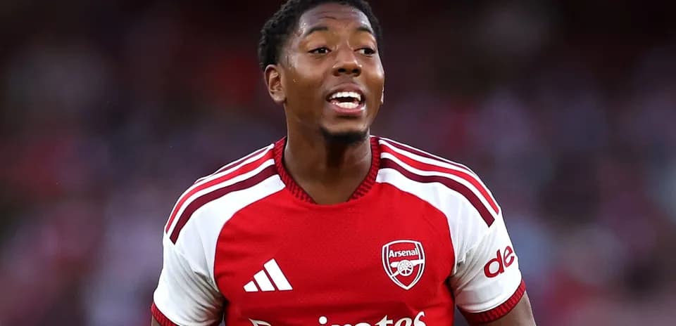 Jugador de Arsenal celebrando durante un partido