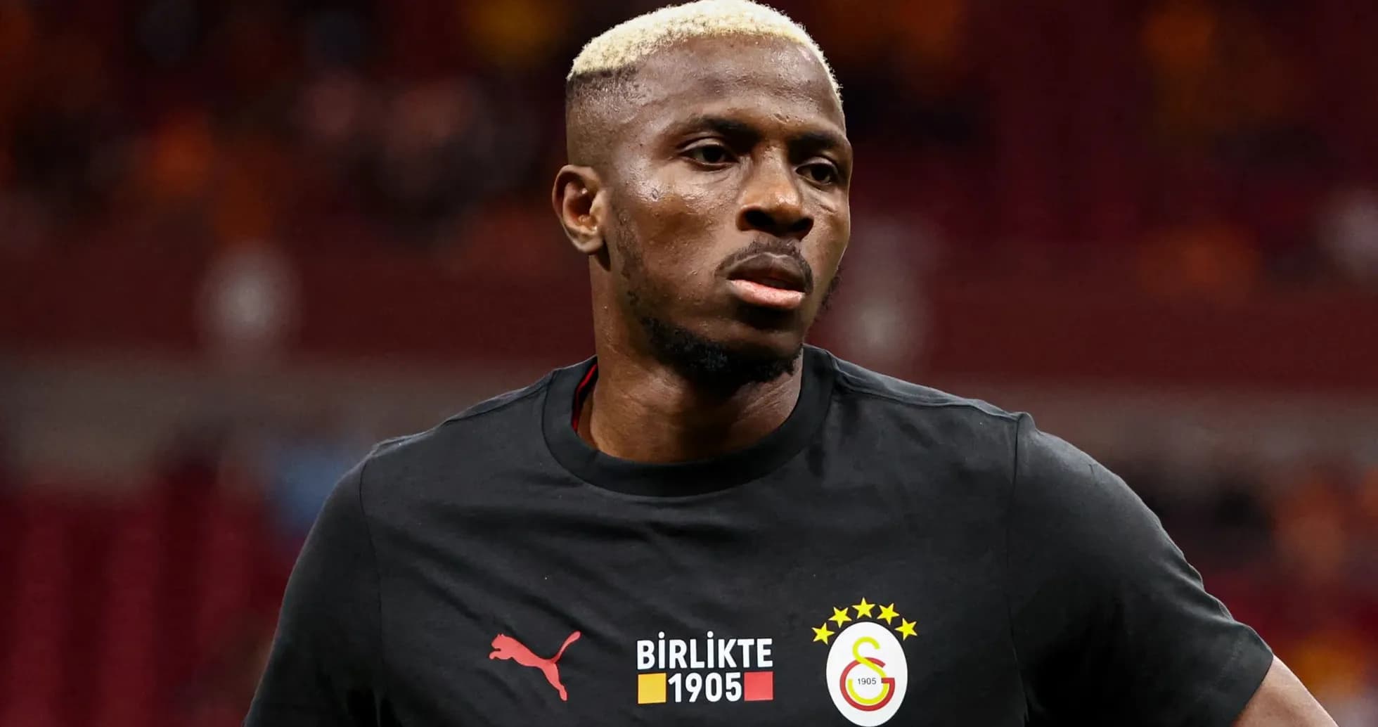 Jugador de Galatasaray durante el calentamiento previo