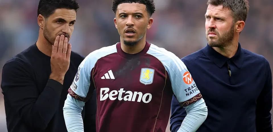 Entrenadores y jugador de Aston Villa durante partido