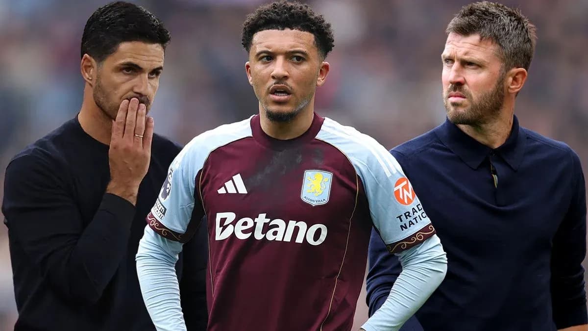 Entrenadores y jugador de Aston Villa durante partido
