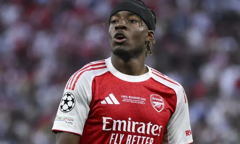 Jugador de Arsenal en acción durante un partido