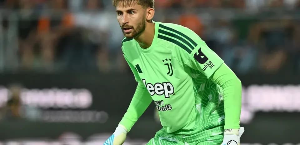 Portero de Juventus listo para el juego