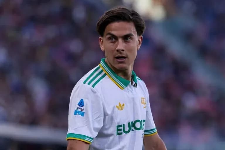 Jugador en el campo durante un partido de fútbol