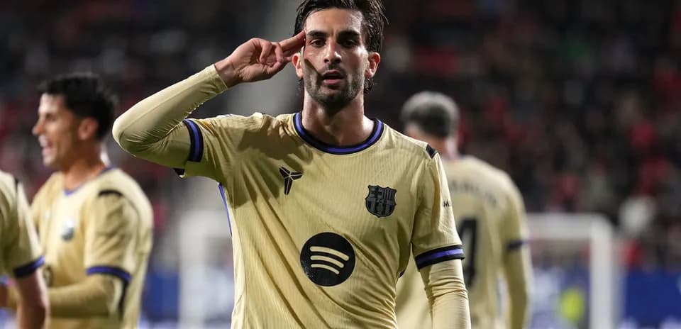 Jugador de Barcelona celebrando un gol con saludo