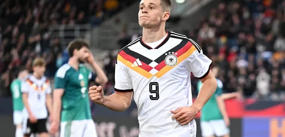 Jugador de Alemania celebrando un gol en partido