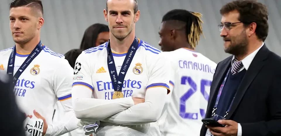 Jugadores de Real Madrid con medallas en celebración