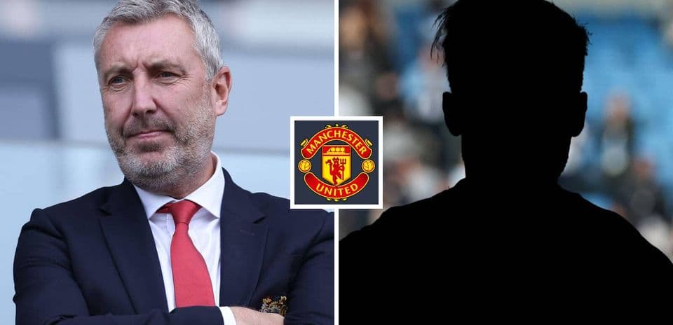Entrenador de Manchester United junto a jugador en silueta