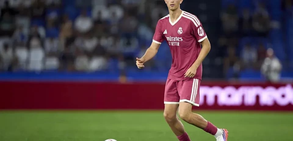 Jugador de Real Madrid en acción durante el partido