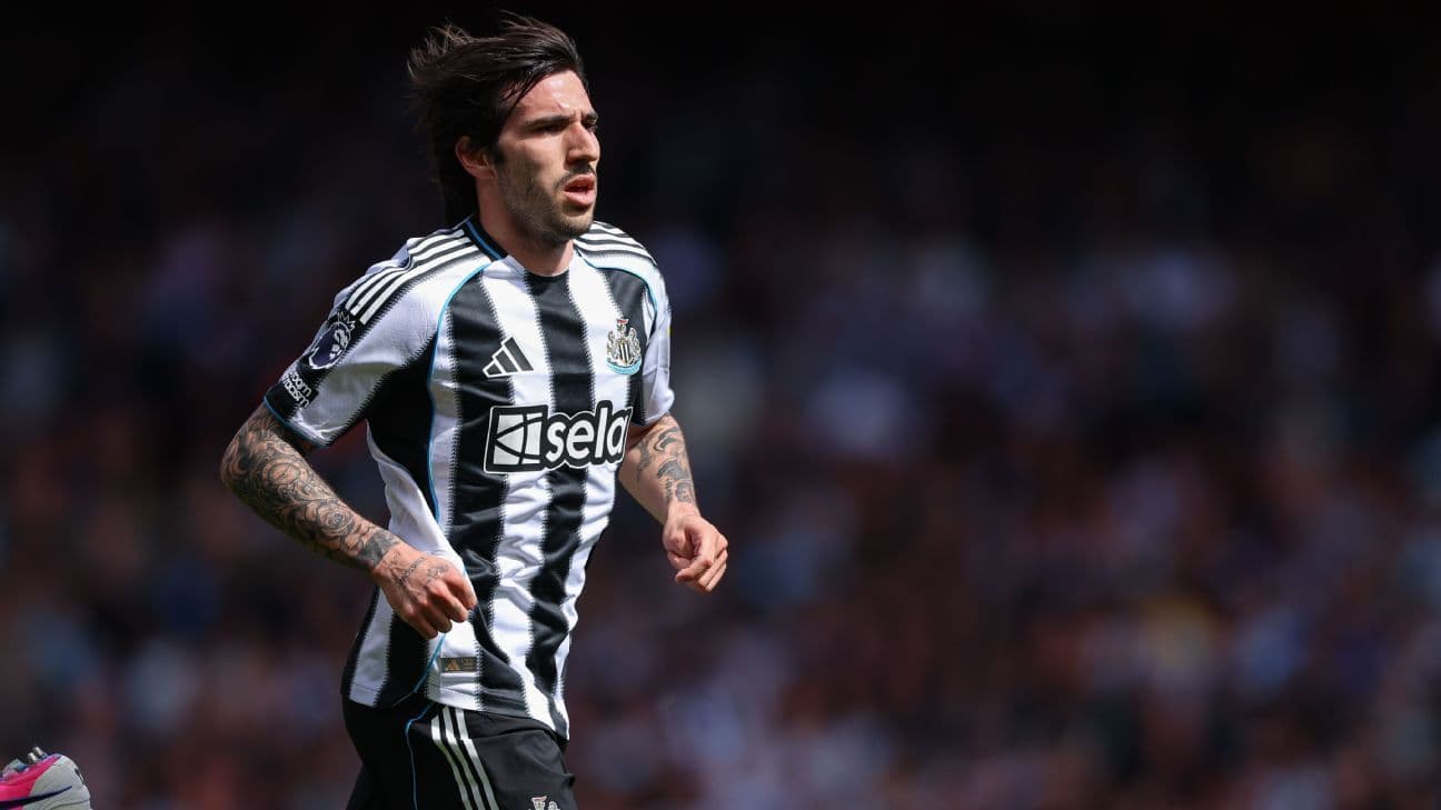 Jugador de Newcastle corriendo durante el partido
