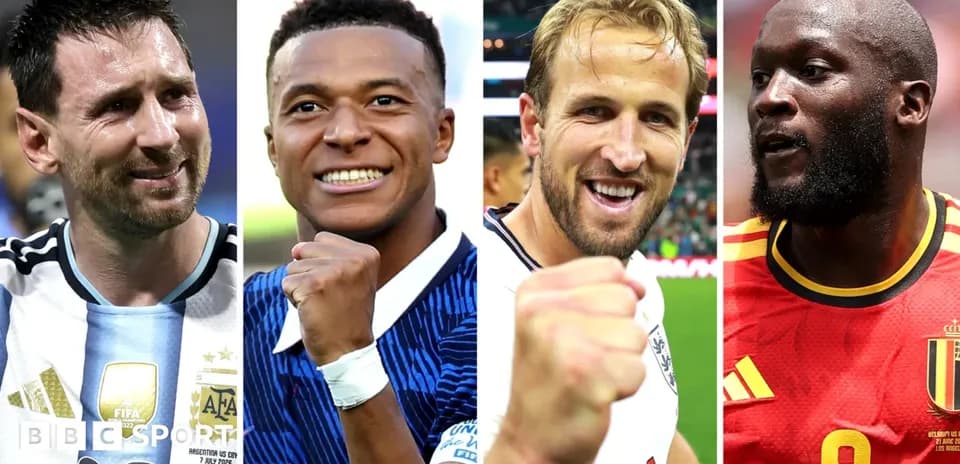 Cuatro jugadores de fútbol mostrando puños en celebración