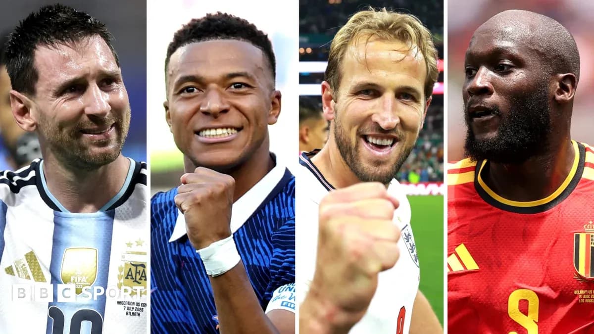 Cuatro jugadores de fútbol mostrando puños en celebración