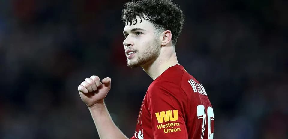 Jugador de Liverpool celebrando con puño cerrado
