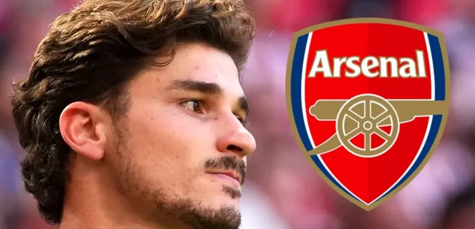 Jugador de Arsenal con el logotipo del club