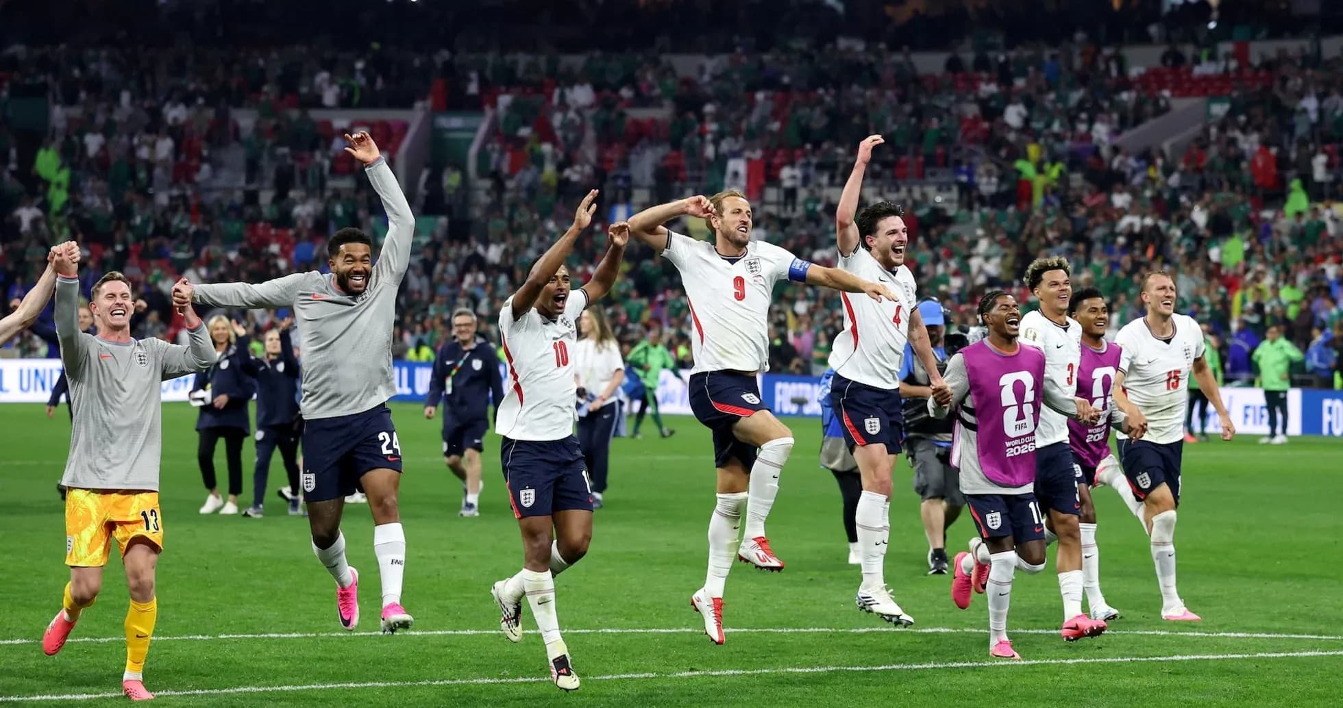 Jugadores de Inglaterra celebrando la victoria