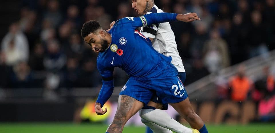 Jugador de Chelsea contraponente en el partido