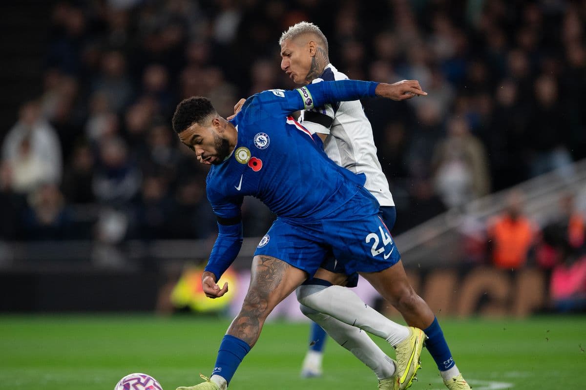 Jugador de Chelsea contraponente en el partido