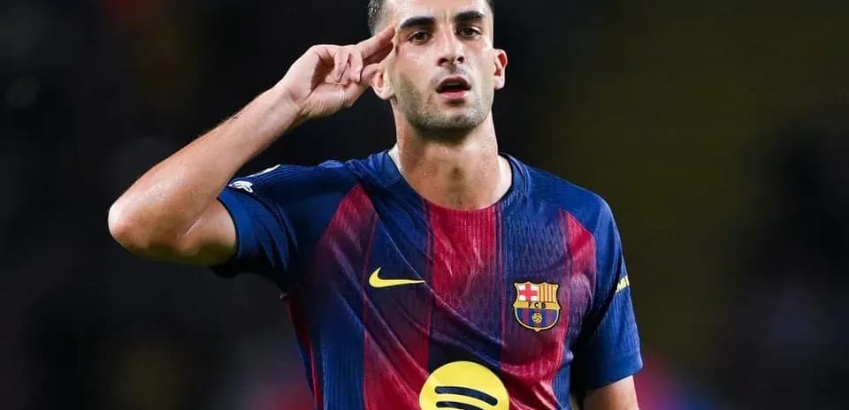 Jugador de Barcelona saludando durante el partido