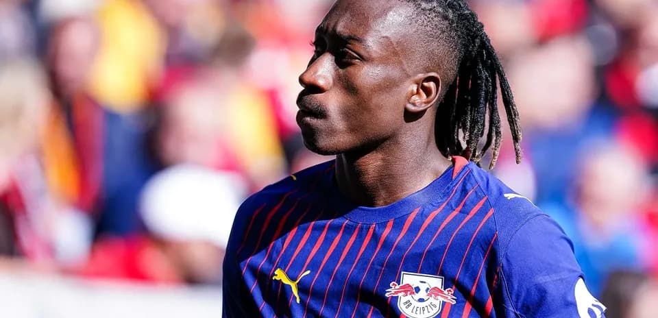 Jugador de RB Leipzig en el campo durante el partido