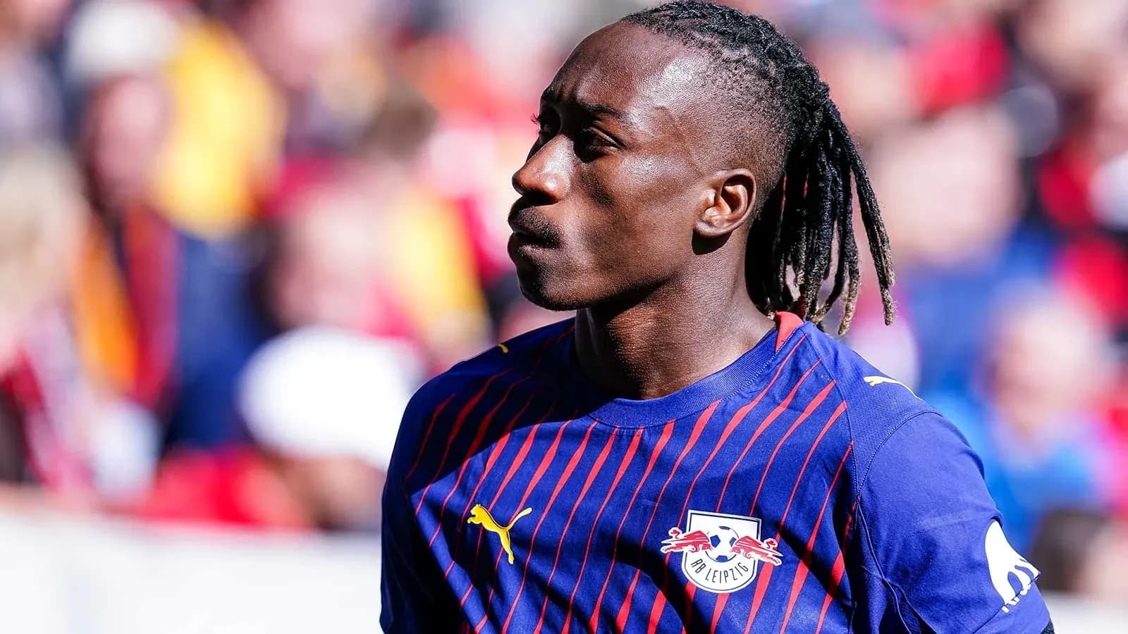 Jugador de RB Leipzig en el campo durante el partido