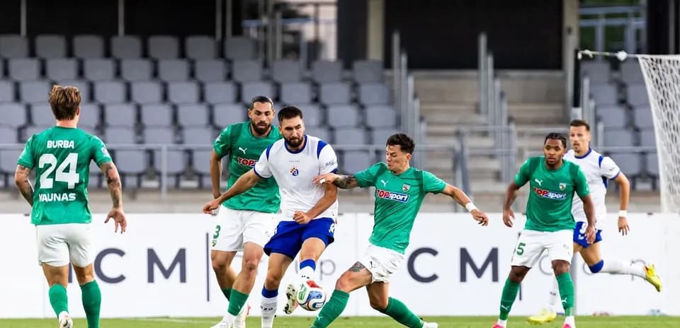 Jugadores de Kauno Žalgiris y Dinamo Zagreb en acción