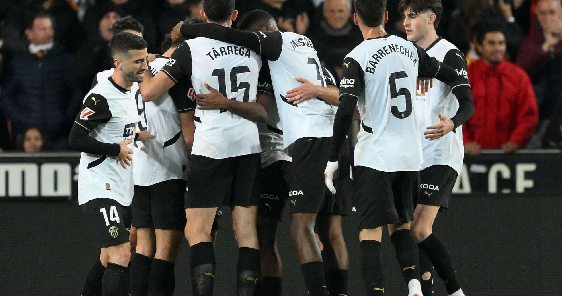 Jugadores de Valencia celebrando un gol