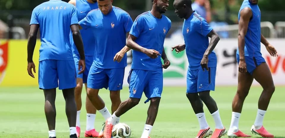 Jugadores de Francia entrenando para el Mundial