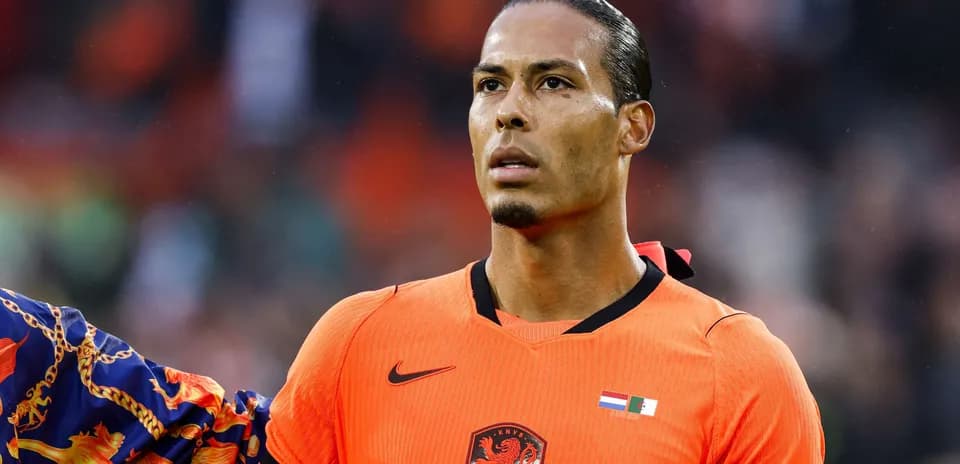 Virgil van Dijk en partido con la selección de Países Bajos