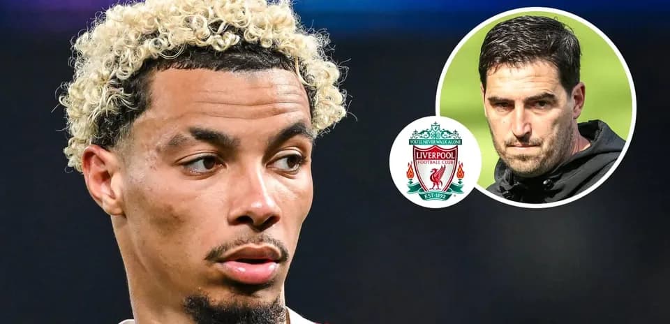 Jugador con cabello rizado y entrenador de Liverpool