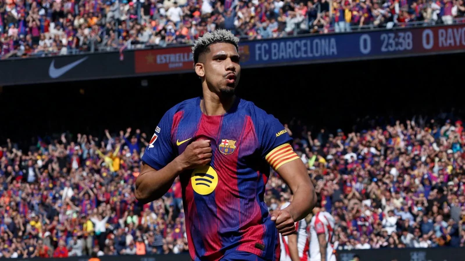 Jugador de Barcelona celebrando un gol en el Camp Nou