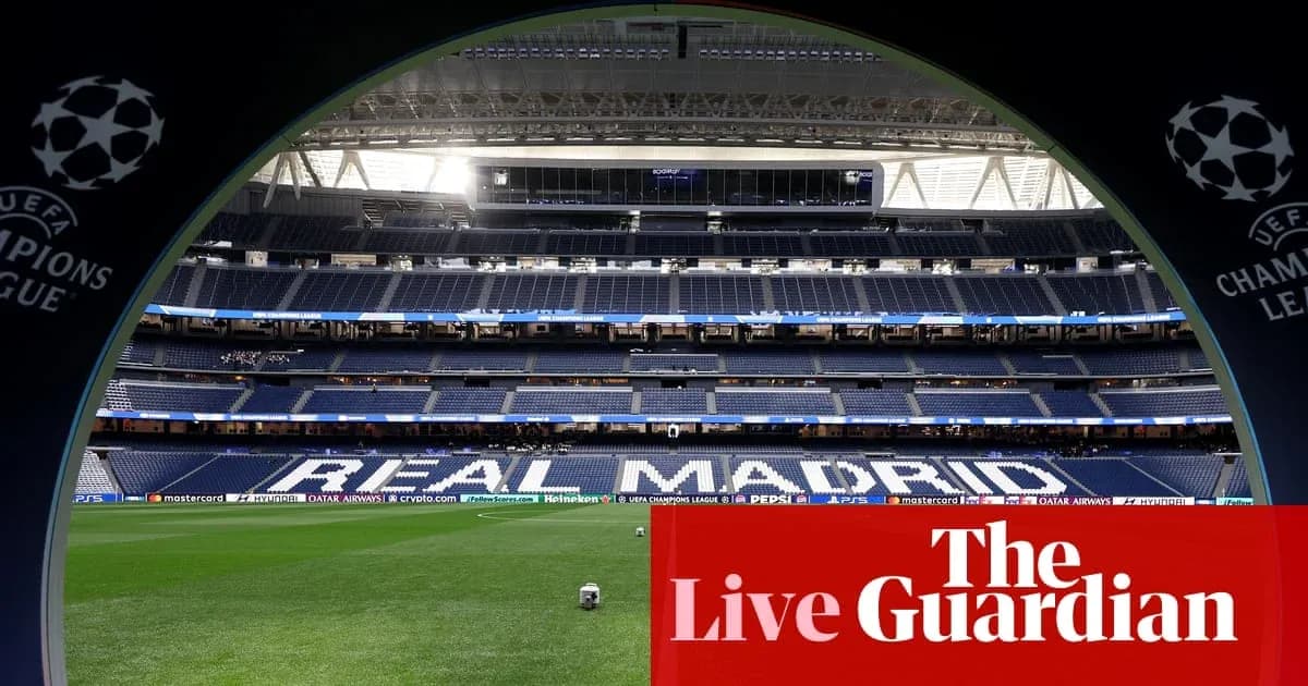 Vista del estadio con 'REAL MADRID' en el césped