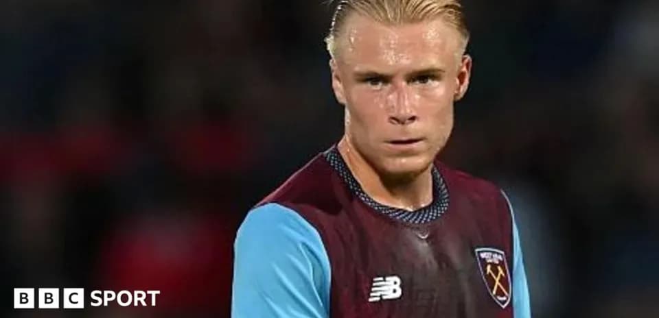 Jugador de West Ham en el campo durante el partido