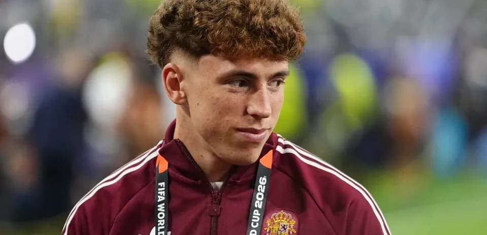 Jugador con chaqueta de España en el Mundial 2026