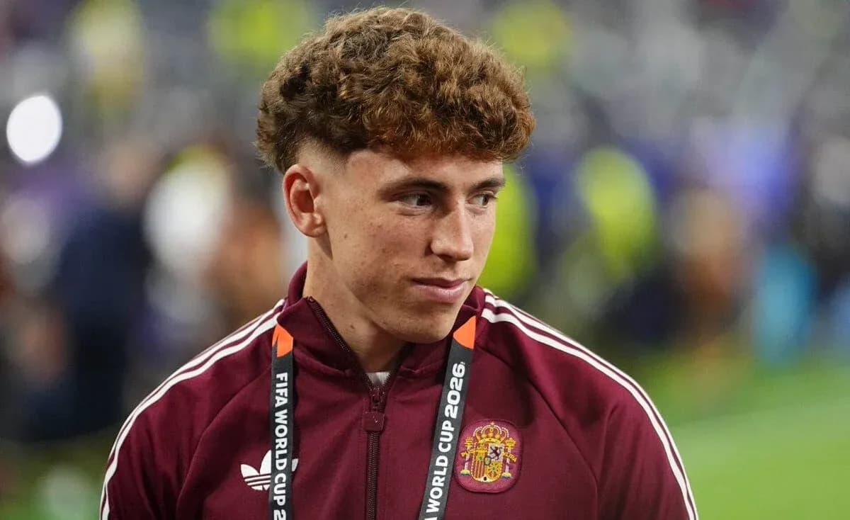 Jugador con chaqueta de España en el Mundial 2026