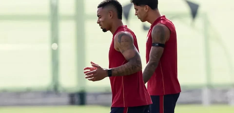 Jugadores entrenando en el campo de entrenamiento