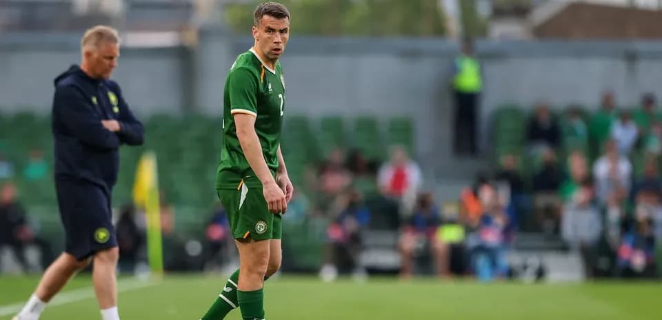Jugador irlandés en el campo durante el partido