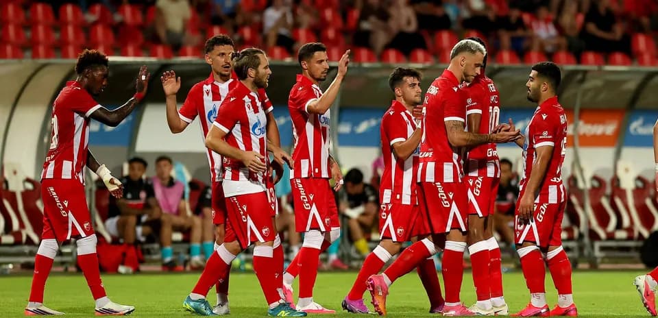 Jugadores de FK Crvena Zvezda celebrando un gol