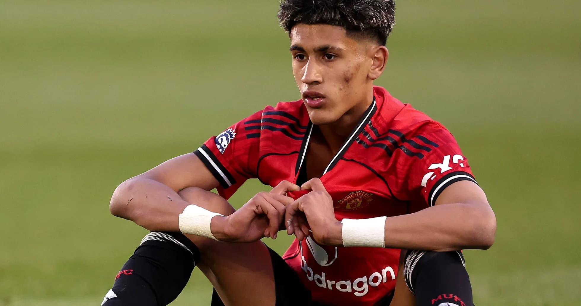 Jugador de Manchester United sentado en el campo