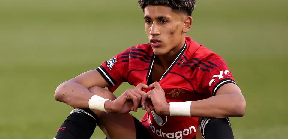 Jugador de Manchester United sentado en el campo
