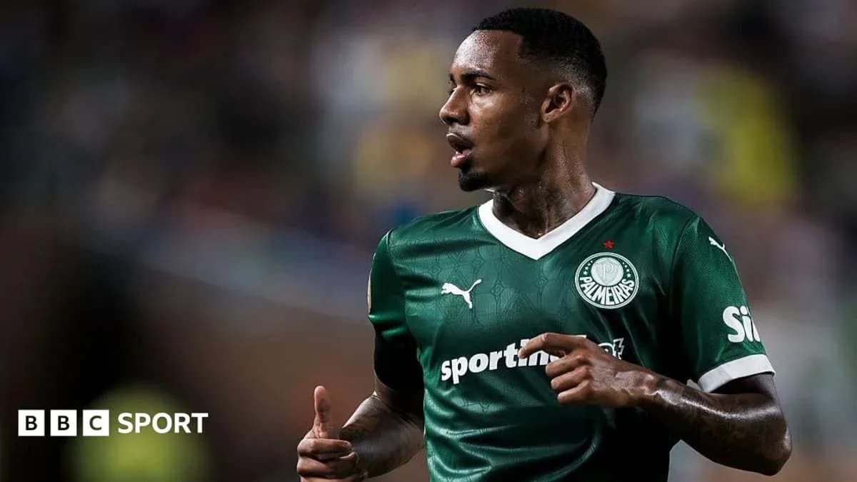 Jugador de Palmeiras en acción durante el partido