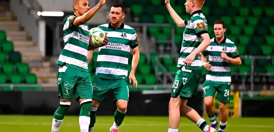 Jugadores de Shamrock Rovers celebrando un gol