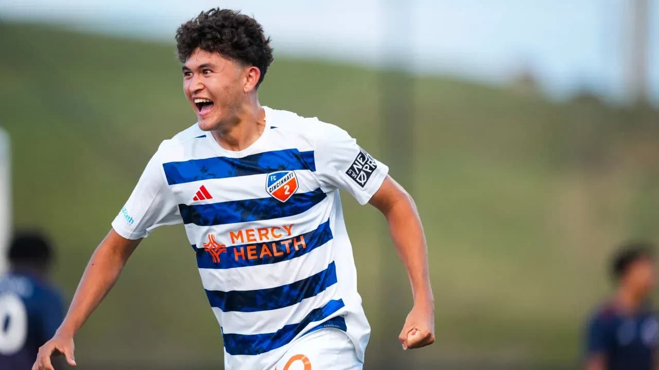 Jugador de FC Cincinnati II celebrando un gol